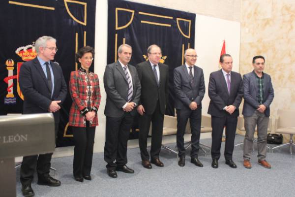 La presidenta del Tribunal de Cuentas junto a los presidentes